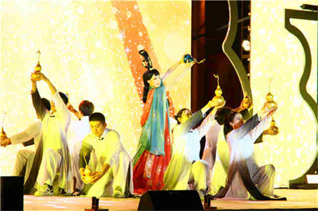 人民网 “新利luck官网节日·丰收节”2020中国（葫芦岛）葫芦文化节开幕